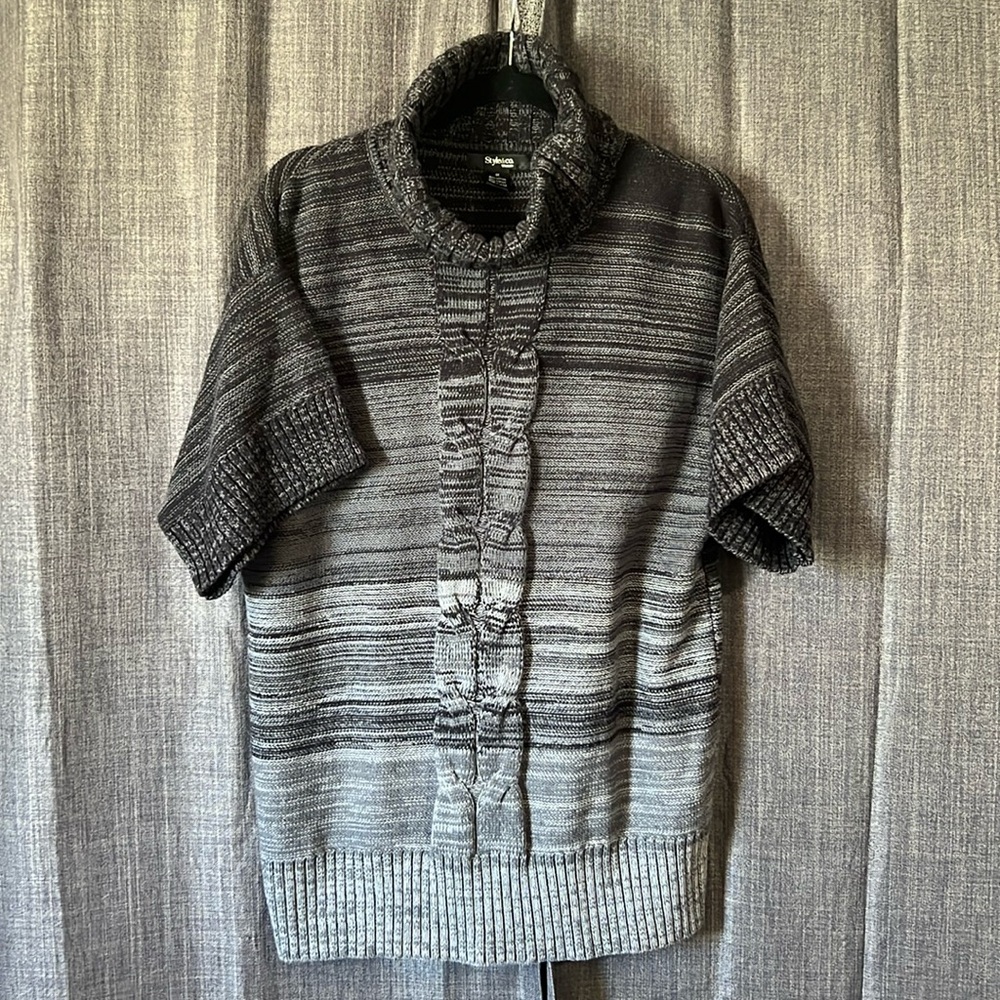 Style & co. Woman 1X short sleeve turtleneck sweater knit black and gray